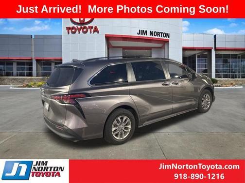 Predawn Gray Mica 2021 Toyota Sienna LE