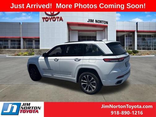 Bright White Clearcoat 2022 Jeep Grand Cherokee Overland