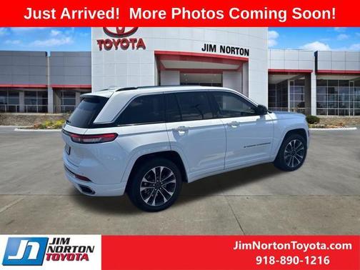 Bright White Clearcoat 2022 Jeep Grand Cherokee Overland