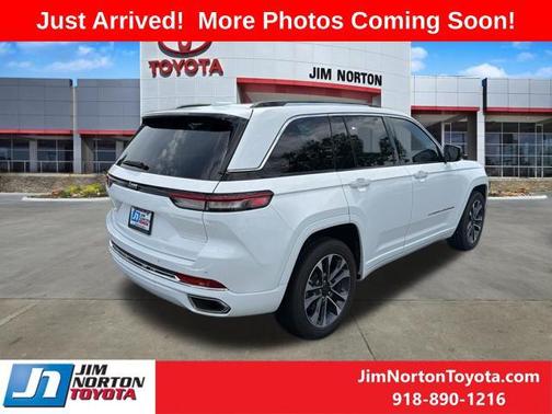 Bright White Clearcoat 2022 Jeep Grand Cherokee Overland