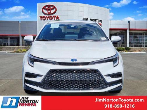 Wind Chill Pearl 2025 Toyota Corolla Hybrid SE