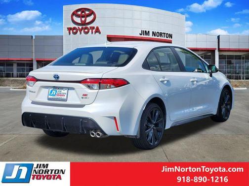 Wind Chill Pearl 2025 Toyota Corolla Hybrid SE