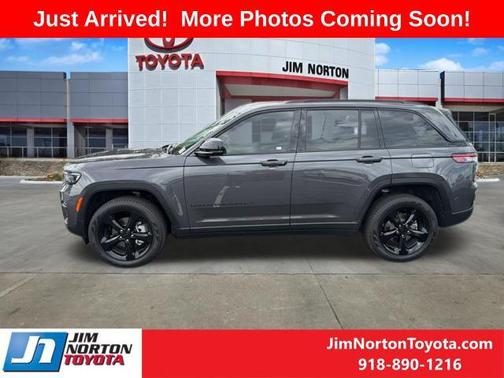 Baltic Gray Metallic Clearcoat 2024 Jeep Grand Cherokee Limited