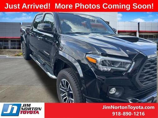 Midnight Black Metallic 2022 Toyota Tacoma TRD Sport