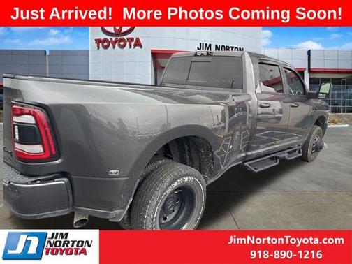 Granite Crystal Metallic Clearcoat 2024 RAM 3500 Laramie Crew Cab 4x4 8' Box