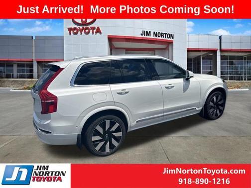 Crystal White Metallic 2023 Volvo XC90 Recharge Plug-In Hybrid T8 Ultimate Bright Theme 7-Seater