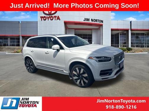 Crystal White Metallic 2023 Volvo XC90 Recharge Plug-In Hybrid T8 Ultimate Bright Theme 7-Seater