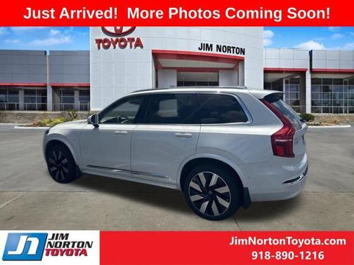 Crystal White Metallic 2023 Volvo XC90 Recharge Plug-In Hybrid T8 Ultimate Bright Theme 7-Seater