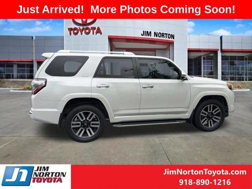 Blizzard Pearl 2017 Toyota 4Runner Limited