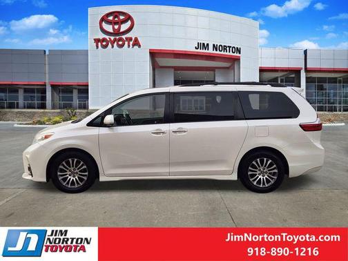 2019 Toyota Sienna XLE