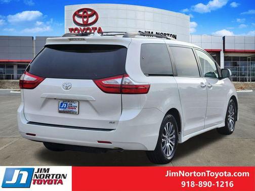 2019 Toyota Sienna XLE