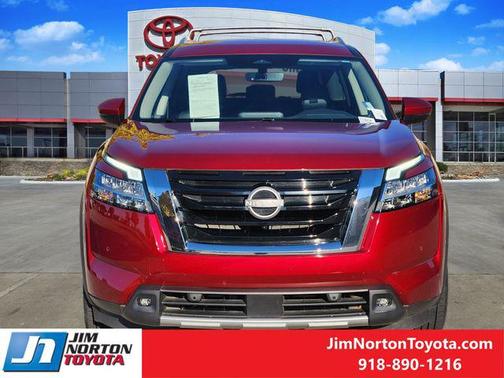 2023 Nissan Pathfinder SL FWD