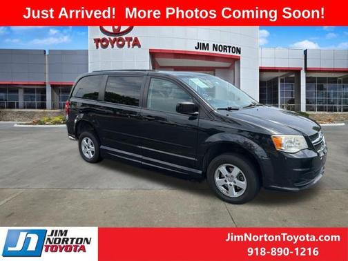 Brilliant Black Crystal Pearlcoat 2012 Dodge Grand Caravan SXT