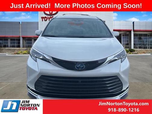 2025 Toyota Sienna Platinum