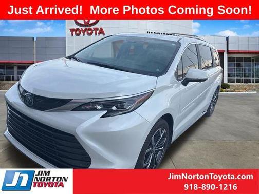 2025 Toyota Sienna Platinum