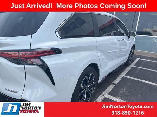 2025 Toyota Sienna Platinum
