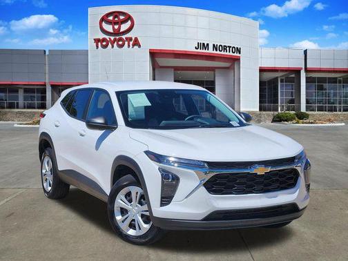 Summit White 2025 Chevrolet Trax LS
