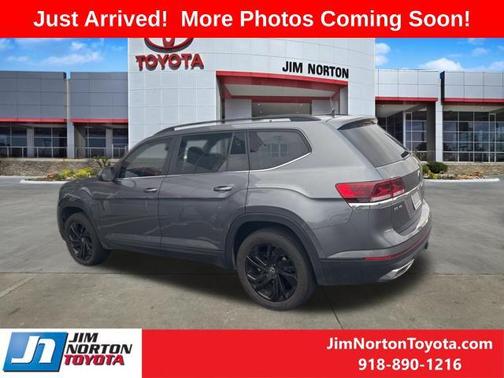 Platinum Gray Metallic 2023 Volkswagen Atlas 3.6L SE w/Technology
