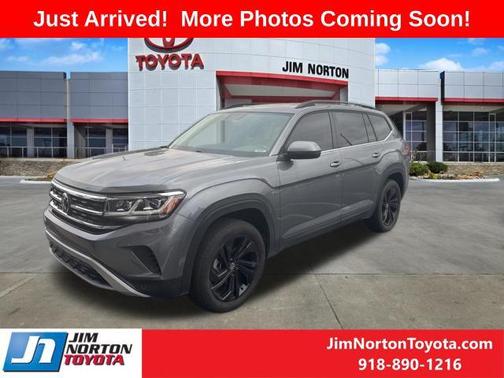 Platinum Gray Metallic 2023 Volkswagen Atlas 3.6L SE w/Technology