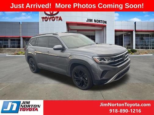 Platinum Gray Metallic 2023 Volkswagen Atlas 3.6L SE w/Technology