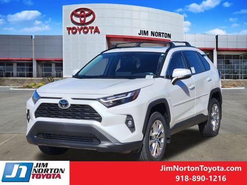 2025 Toyota RAV4 XLE Premium