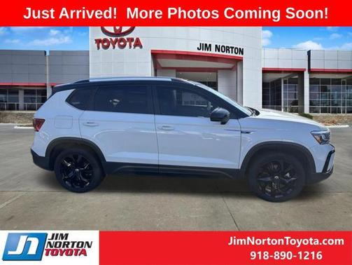 Pure White 2023 Volkswagen Taos 1.5T SE