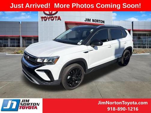 Pure White 2023 Volkswagen Taos 1.5T SE