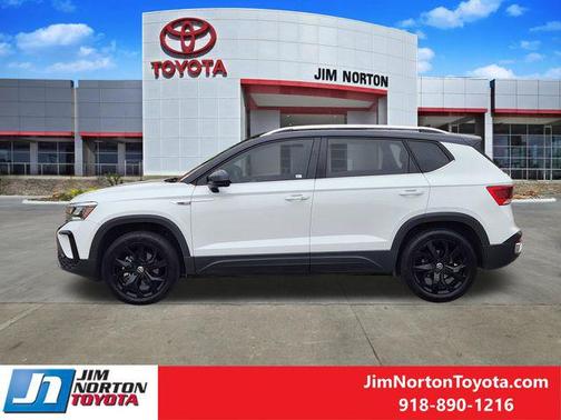 Pure White 2023 Volkswagen Taos 1.5T SE