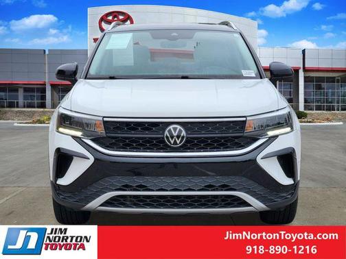 Pure White 2023 Volkswagen Taos 1.5T SE