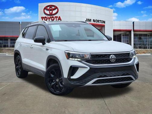 Pure White 2023 Volkswagen Taos 1.5T SE