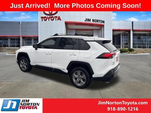 Ice Cap 2025 Toyota RAV4 Hybrid LE
