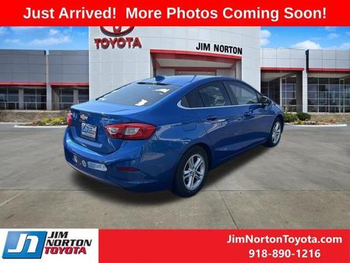 Kinetic Blue Metallic 2017 Chevrolet Cruze LT