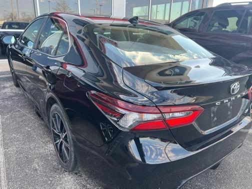 Midnight Black Metallic 2021 Toyota Camry SE