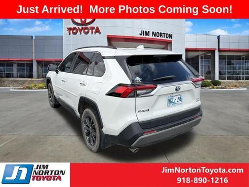 Blizzard Pearl 2022 Toyota RAV4 Hybrid Limited