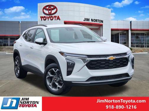 Summit White 2025 Chevrolet Trax LT