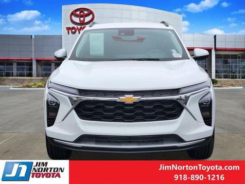 Summit White 2025 Chevrolet Trax LT