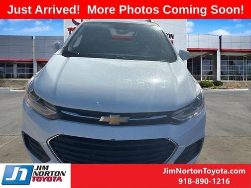 Summit White 2019 Chevrolet Trax LT