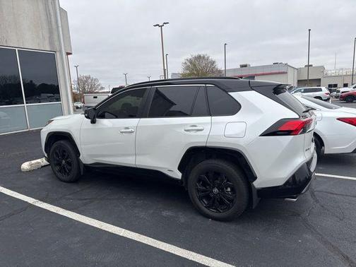 2023 Toyota RAV4 Hybrid SE