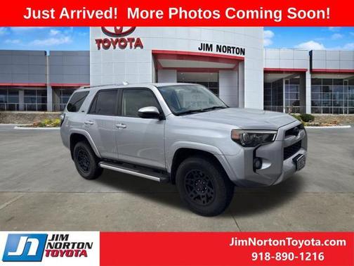 Classic Silver Metallic 2015 Toyota 4Runner SR5