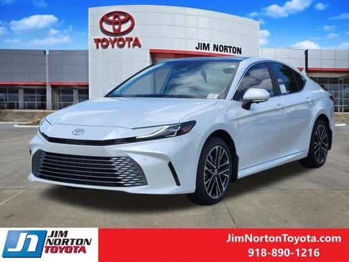 Pearl 2026 Toyota Camry XLE