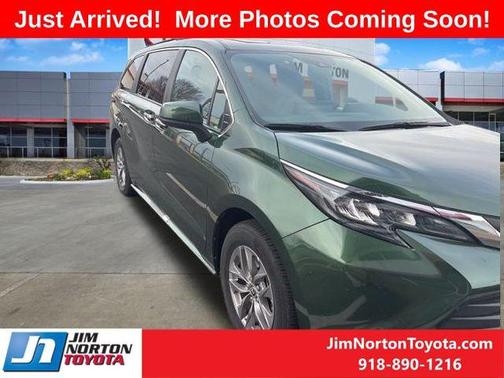 2025 Toyota Sienna XLE