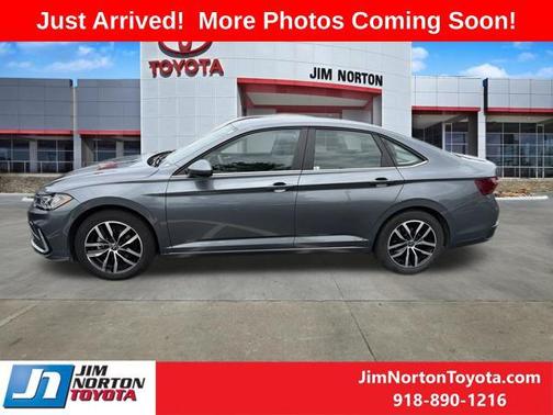 Deep Black Pearl 2025 Volkswagen Jetta 1.5T SE