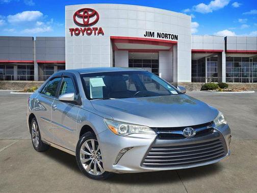 Celestial Silver Metallic 2016 Toyota Camry XLE