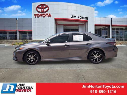 2022 Toyota Camry SE