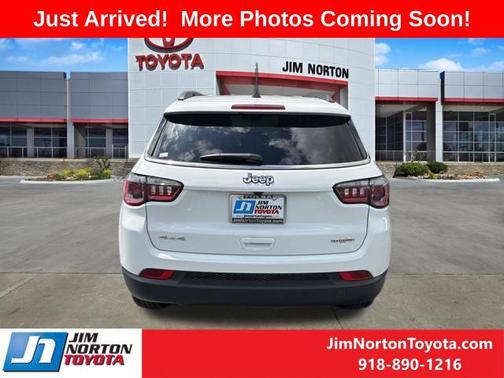 Bright White Clearcoat 2025 Jeep Compass Latitude