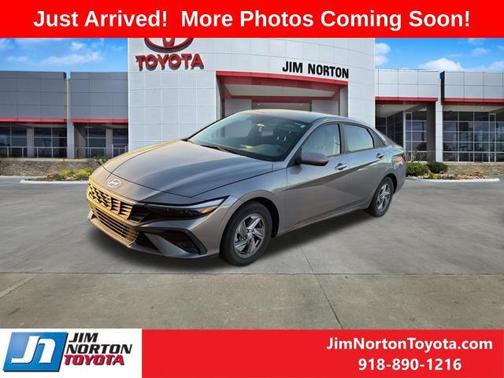 2024 Hyundai ELANTRA SE