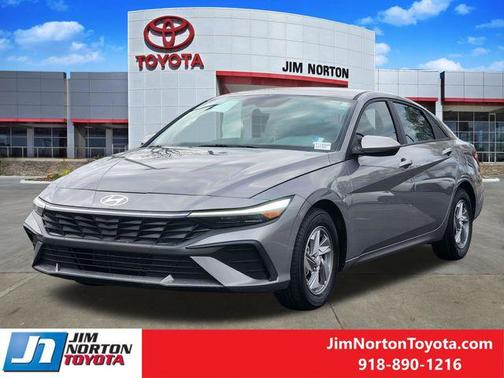 2024 Hyundai ELANTRA SE