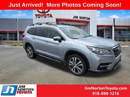 Ice Silver Metallic 2022 Subaru Ascent Limited 8-Passenger