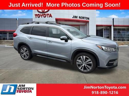 Ice Silver Metallic 2022 Subaru Ascent Limited 8-Passenger