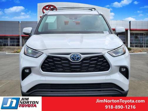 Wind Chill Pearl 2024 Toyota Highlander Hybrid XLE